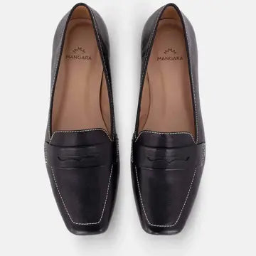 Cipó Beige Leder-Loafer mit eckiger Spitze – Flach