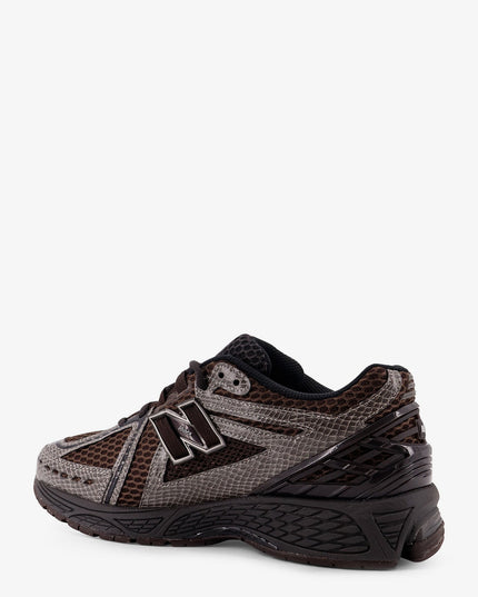 19062 mesh sneakers with logo on the side