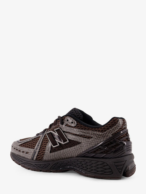 19062 mesh sneakers with logo on the side