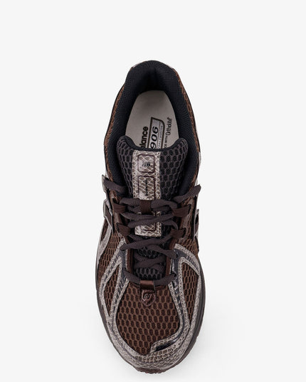 19062 mesh sneakers with logo on the side