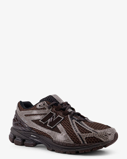 19062 mesh sneakers with logo on the side