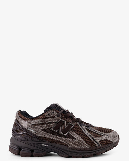 19062 mesh sneakers with logo on the side