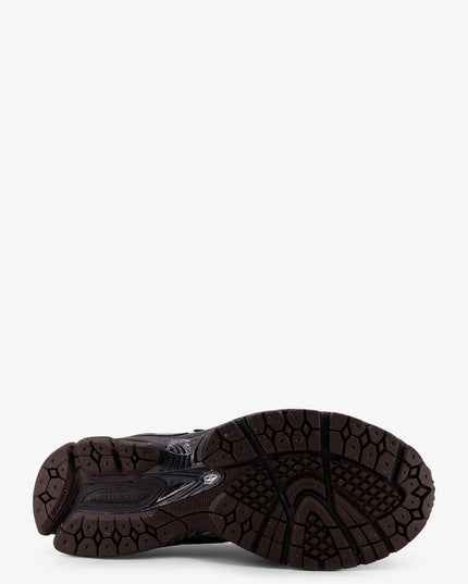 19062 mesh sneakers with logo on the side