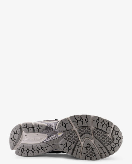 19064 mesh sneakers with logo on the side
