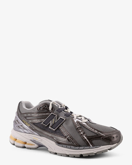 19064 mesh sneakers with logo on the side