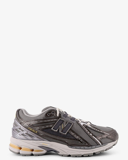 19064 mesh sneakers with logo on the side