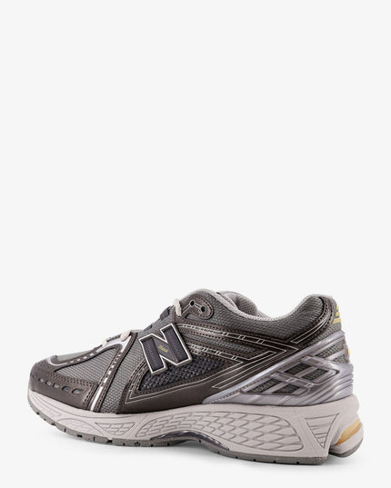 19064 mesh sneakers with logo on the side