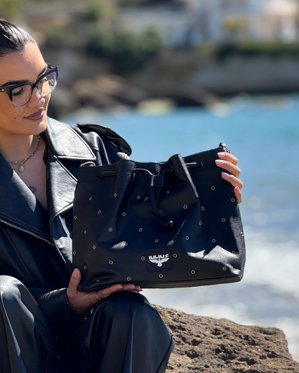 Bolso Bucket de Cuero Negro con Tachuelas – Estilo Urbano – IULIUS-3