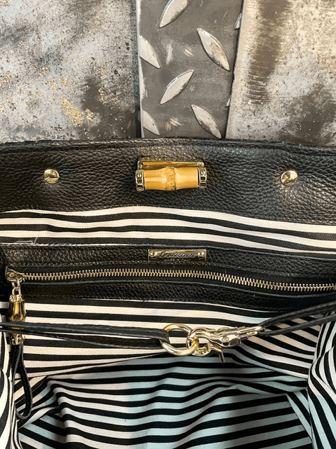 Handgefertigte Tasche aus schwarzem geflochtenem Kalbsleder mit Bambusgriffen - ModeEcho