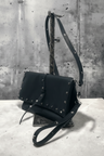 Brunocenere Schwarze Schultertasche mit Pyramidenbolzen – Handmade Italy