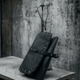Schwarze Kuhleder - Schultertasche mit Pyramiden – handgefertigt - ModeEcho