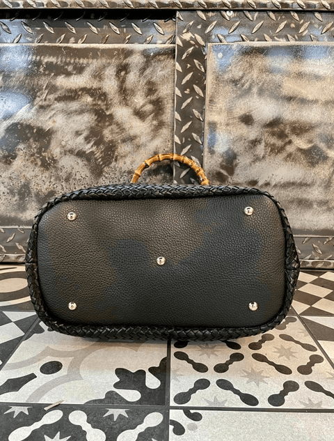 Handgefertigte Tasche aus schwarzem geflochtenem Kalbsleder mit Bambusgriffen - ModeEcho