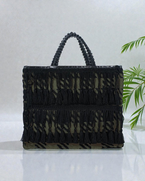 Cristina 20 – Stilvolle Shopper-Tasche im Hahnentrittmuster mit eleganten Besätzen