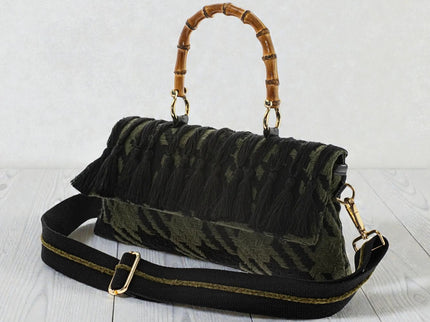 Carol 20 - Houndstooth baguette with trim 