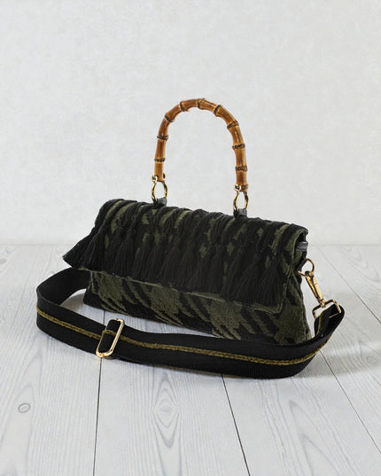 Carol 20 - Houndstooth baguette with trim 