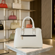 Kuppeltasche mit geometrischem Lasercut – Weiß