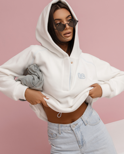 LA BALANCIA | LOOM Fleece-Sweater | Ecru mit Hellblau