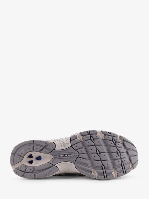 7405 mesh sneakers with logo on the side