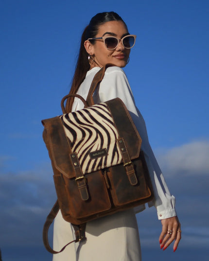 Mochila de Cuero Full Grain con Solapa Animal Print – Portátil 15,6” – IULIUS-1
