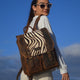 Mochila de Cuero Full Grain con Solapa Animal Print – Portátil 15,6” – IULIUS-1