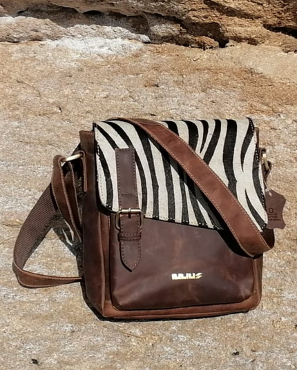 Bandolera de Cuero Genuino con Solapa de Pelo Natural Estampado Cebra – IULIUS-2