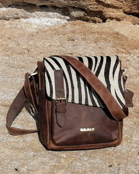 Bandolera de Cuero Genuino con Solapa de Pelo Natural Estampado Cebra – IULIUS-2