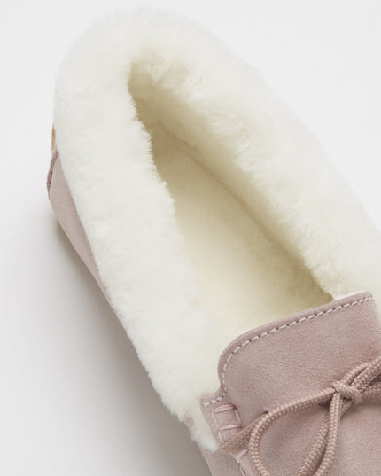 Hugs & Co. | Wildleder-Hausschuhe mit Schaffellfutter | Eisrosa | Damen