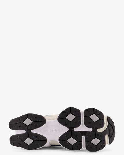 9060 mesh low-top sneakers with suede inserts