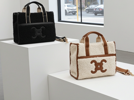Moumoute handbag with E-logo
