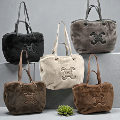 CC - Logo - Pelztasche mit Knöpfen - ModeEcho