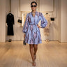 Blaues Ikat-Print Ballonärmel Mini-Kleid NOLITA – Neue Kollektion