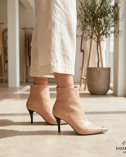 Inga Damen Leder Ankle Boots | Beige | 8.7cm Pointed-Toe | Mangará Atelier