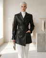 MERCER — Schwarzer Vegan Leder Doppelreiher Blazer | COUTURE in NOLITA