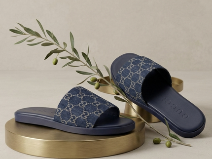 GUCCI Denim Sliders mit GG-Motiv