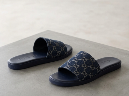 GUCCI Denim Sliders mit GG-Motiv