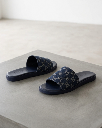 GUCCI Denim Sliders mit GG-Motiv