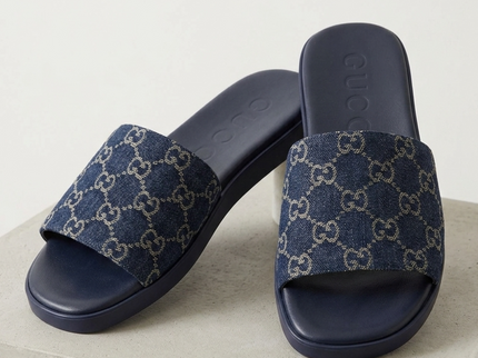GUCCI Denim Sliders mit GG-Motiv