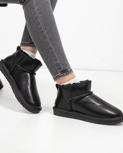 Women's leather boots with insulation