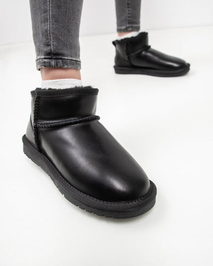 Women's leather boots with insulation