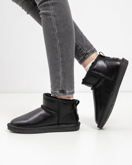 Women's leather boots with insulation