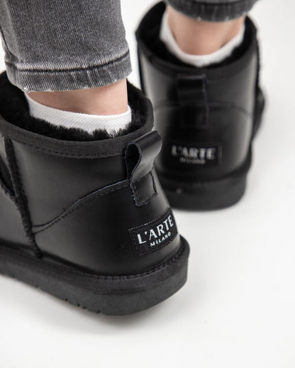 Women's leather boots with insulation