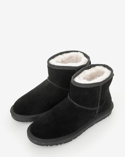 Women's leather boots with insulation