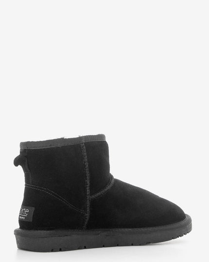 Women's leather boots with insulation