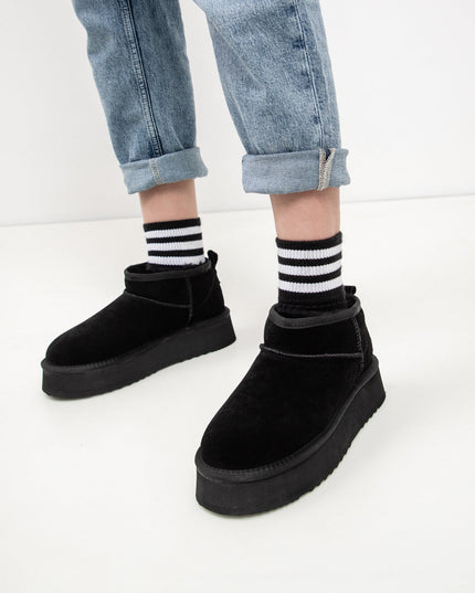 Women's leather boots with insulation