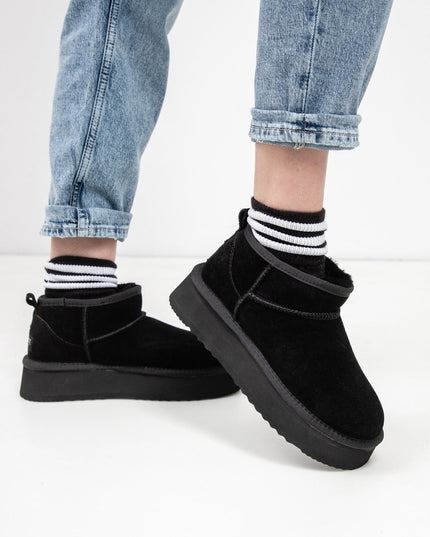 Women's leather boots with insulation