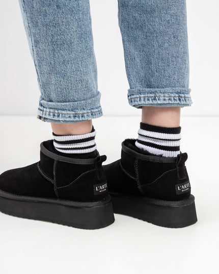 Women's leather boots with insulation