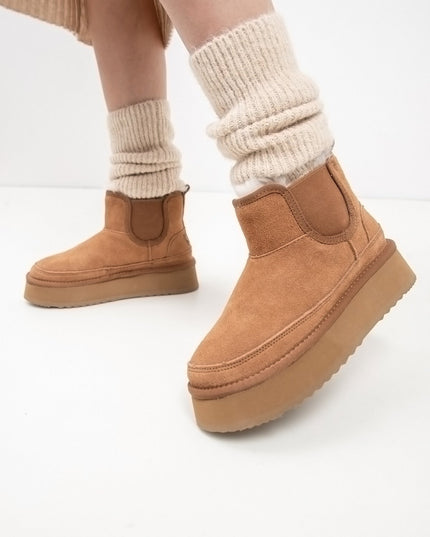 Women's leather boots with insulation