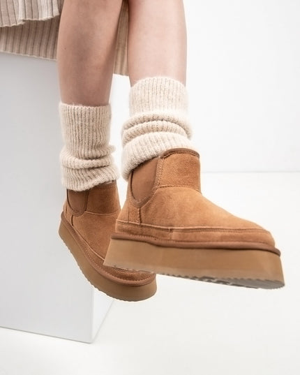 Women's leather boots with insulation