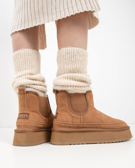 Women's leather boots with insulation