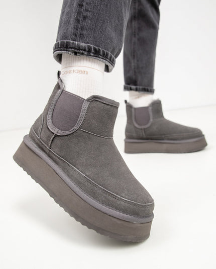 Women's leather boots with insulation